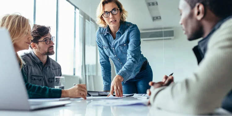 دیواره تعامل هوشمند و بازآرایی رهبری در مرز تحول